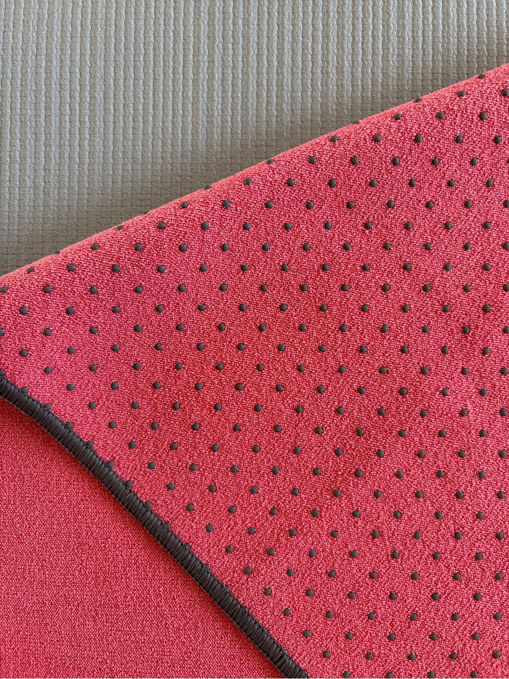 Manduka Yogitoes towel - Picture 2 of 4